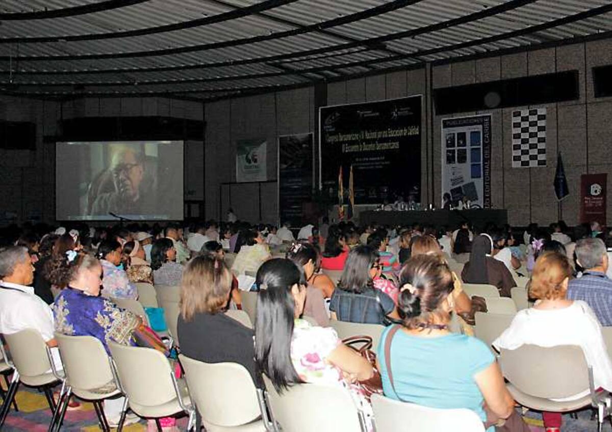 Ayer centenares de docentes apreciaron una serie de videos sobre alternativas pedagógicas para mejorar el desempeño de maestros y estudiantes Zenia Valdelamar/El Universal