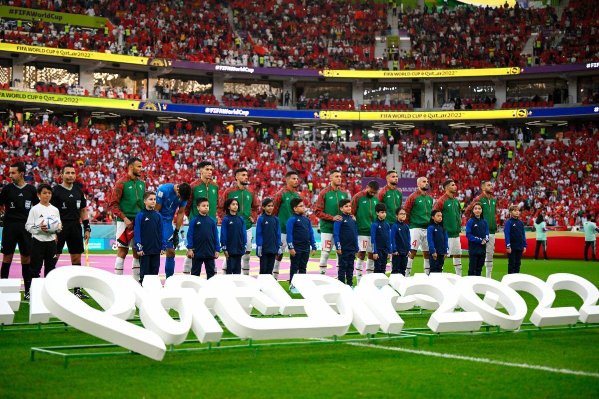 Curioso: cantó el himno, pero luego no salió con el equipo