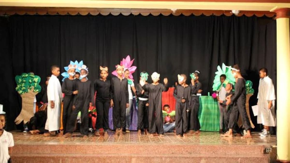 Presentacion de Jec Arte Escénico en la Institución Educativa 20 de Julio y Omaira Sánchez. Cortesía