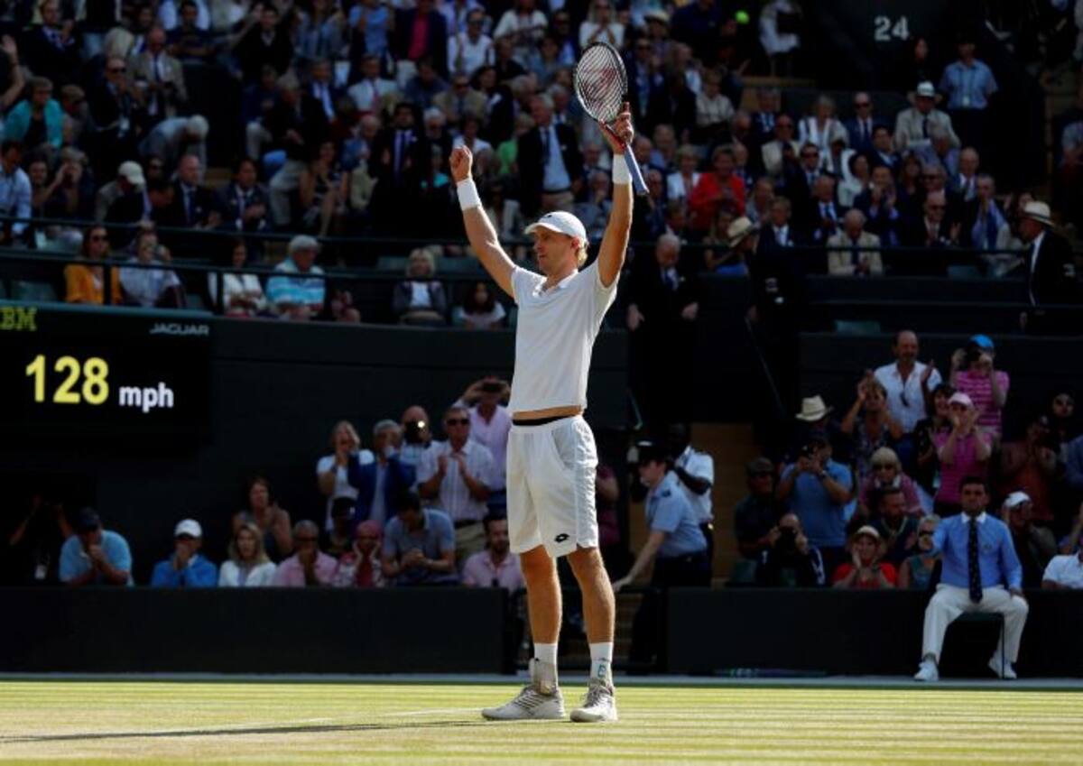 Kevin Anderson logró la hazaña de remontar en Wimbledon ante Roger Federer. EFE NIC BOTHMA