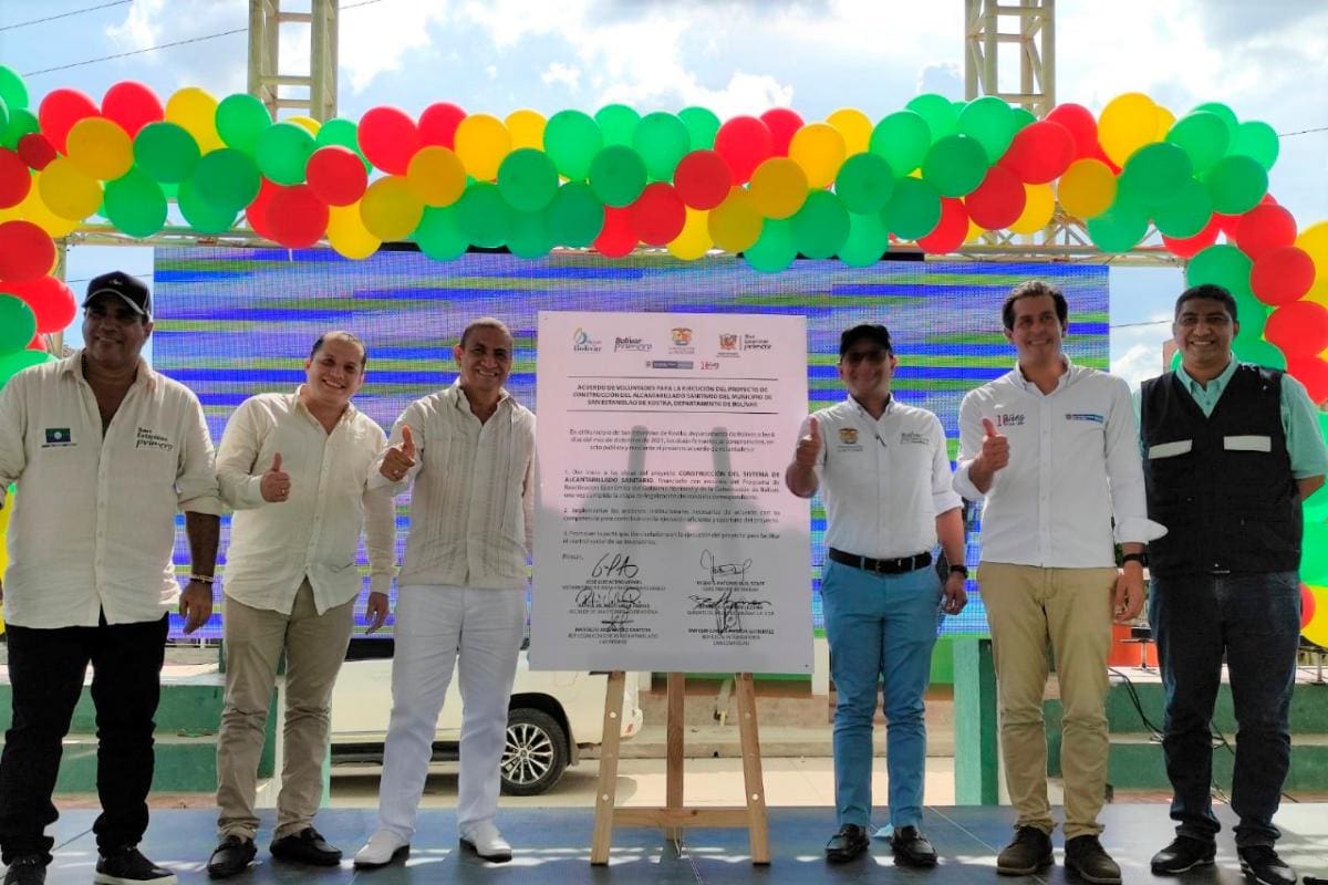 Firman acuerdo para construcción de alcantarillado San Juan y San Estanislao de Kostka