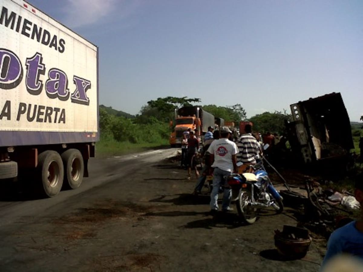 El fatal accidente, según la Policía, se registro en el kilómetro 97, entre Carreto y San Juan Nepomuceno. LEDIS CARO/ EL UNIVERSAL