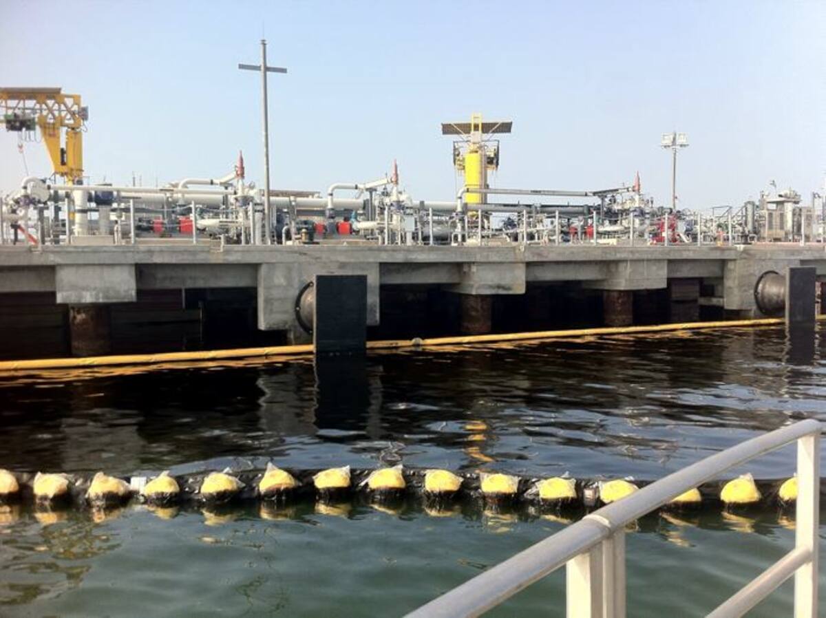Unos 30 barriles de petróleo fueron vertidos accidentalmente por Puerto Bahía. //Foto Cortesía.