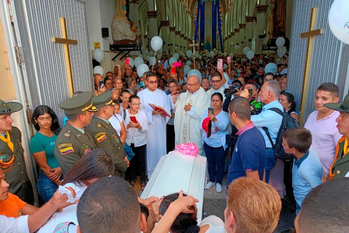 Estampida en sepelio de Danna, niña asesinada en Caldas: murió una persona