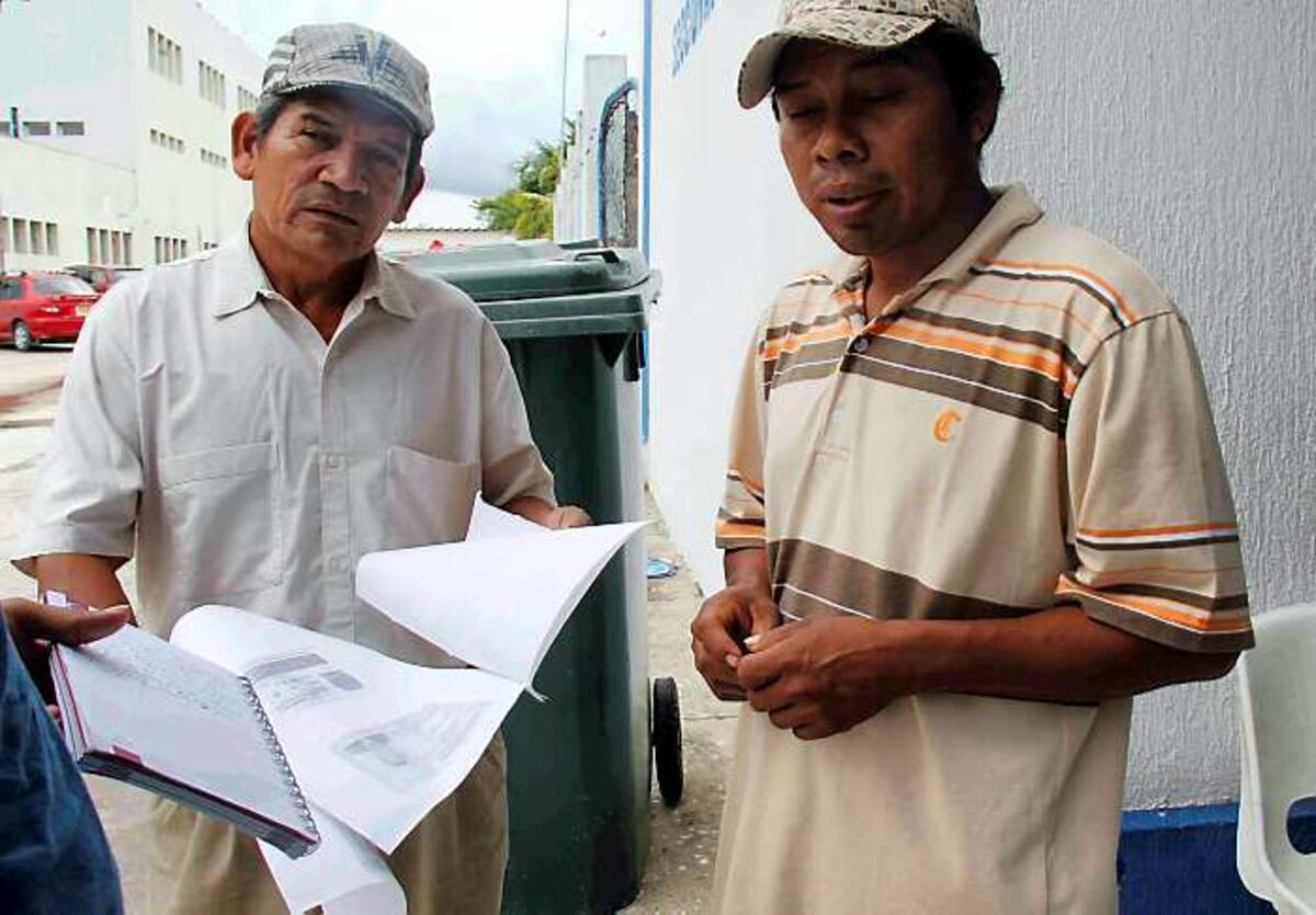 Familiares de Wilder Manuel Paternina Cruz estuvieron ayer en la mañana en la morgue de Medicina Legal donde reclamaron el cuerpo de su pariente. Cortesía