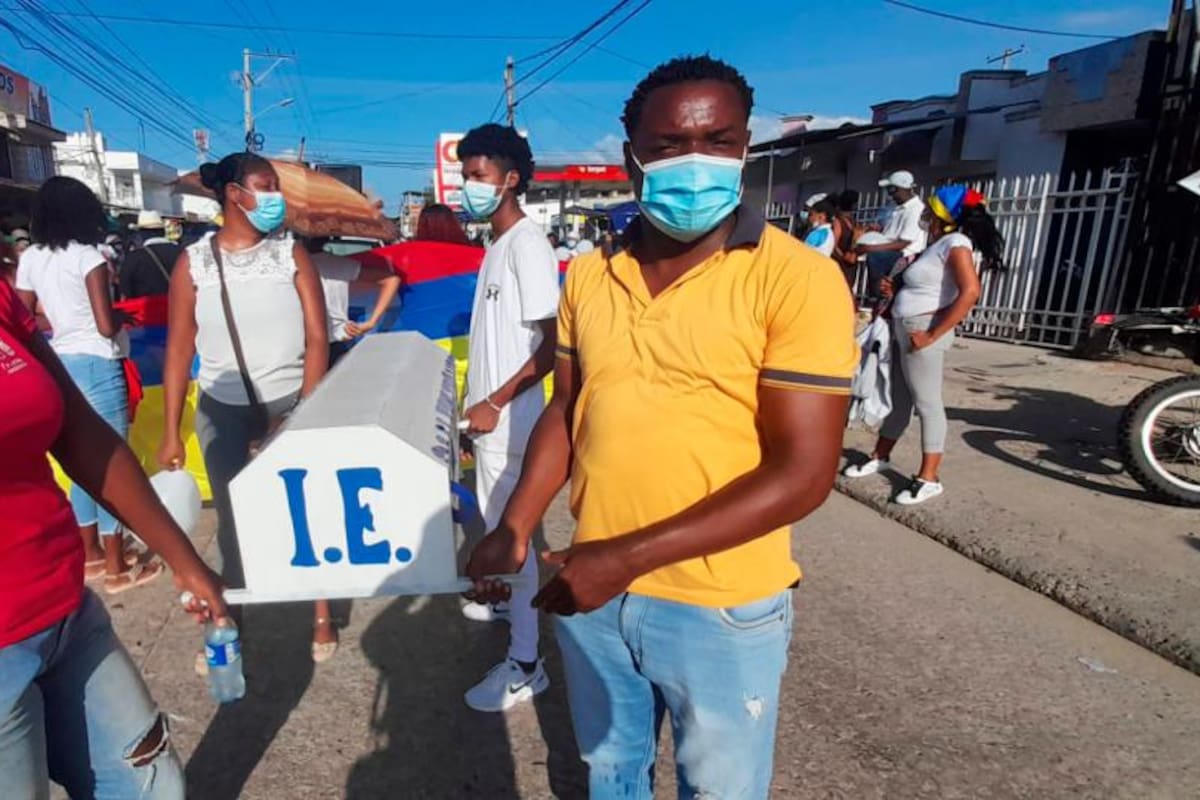 Estudiantes del San Felipe Neri pasan “trabajo” por no tener colegio