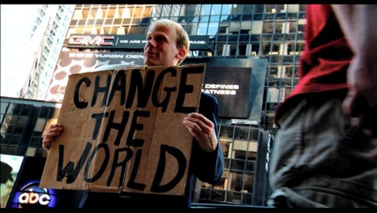 “THE AGE OF STUPID” es un filme futurista del 2055 que traza una imagen hipotética y apocalíptica sobre un mundo arrasado por el calentamiento global. El solitario personaje es interpretado por Pete Postlethwaite. Cortesía/Mediática Comunicaciones