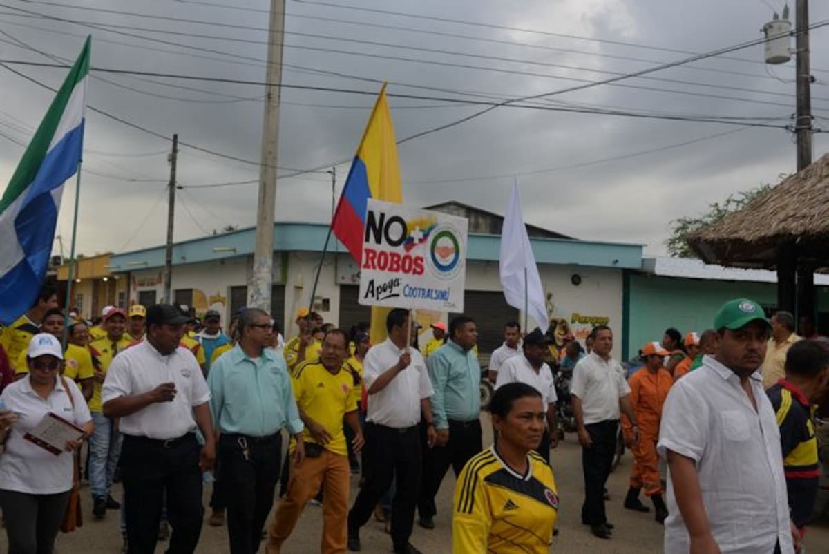 La multitudinaria marcha de comerciantes de Tierralta. CORTESÍA.