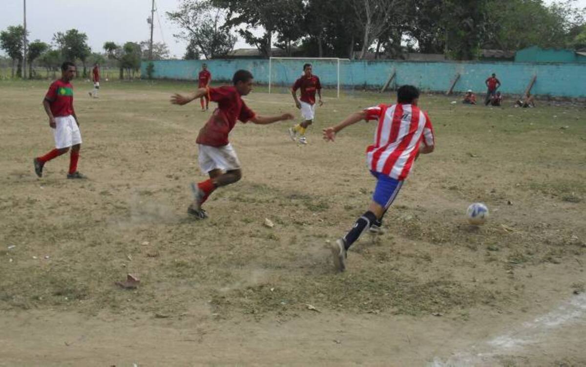 El torneo se realiza con la participación de 18 equipos recreativos.