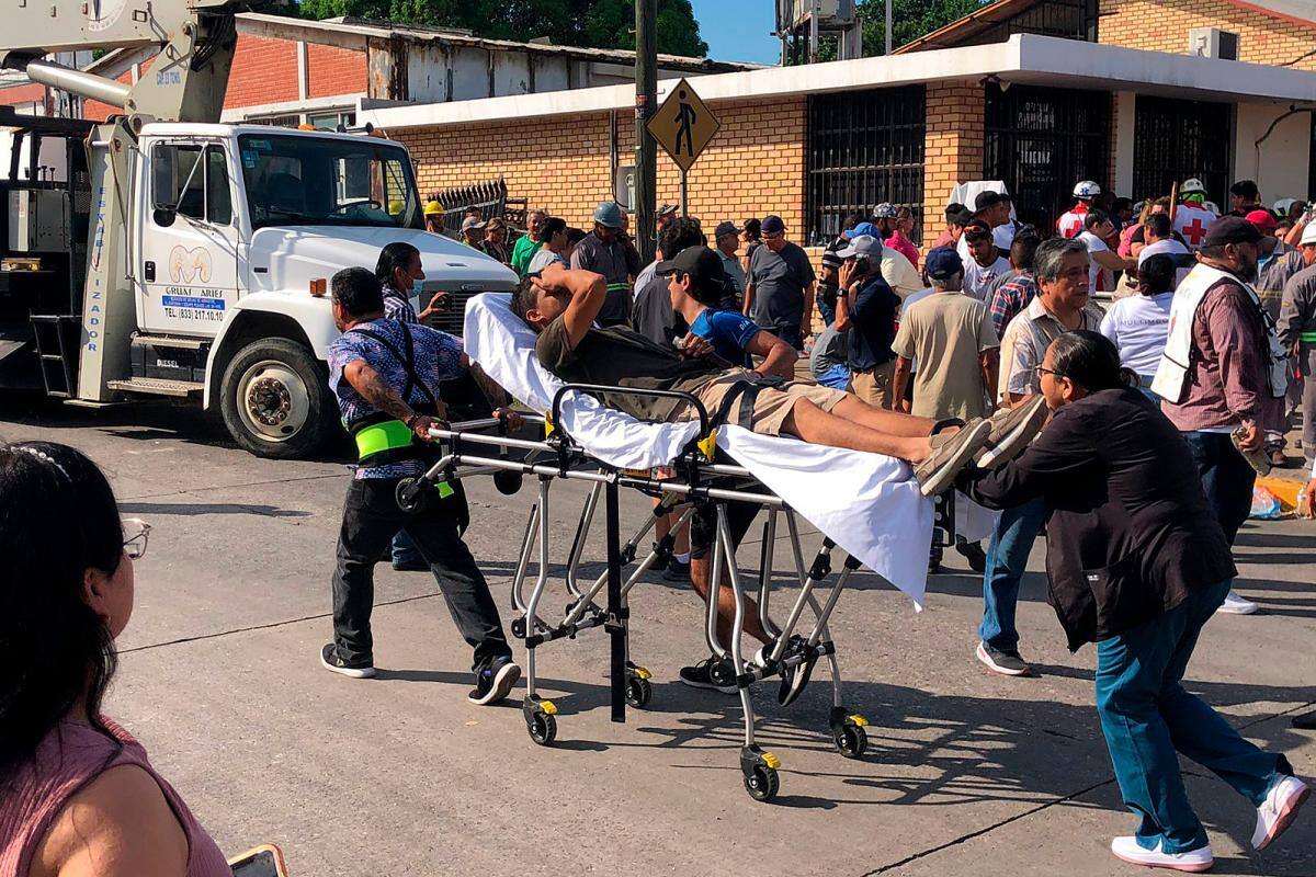 Suben a 10 los muertos y 60 los heridos por el colapso de una iglesia en México