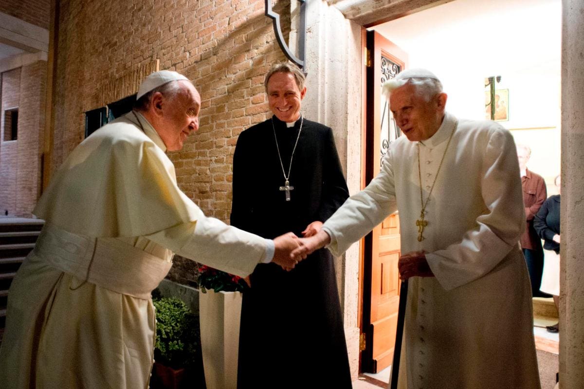 Francisco pide oraciones: estado de salud de Benedicto XVI se ha agravado