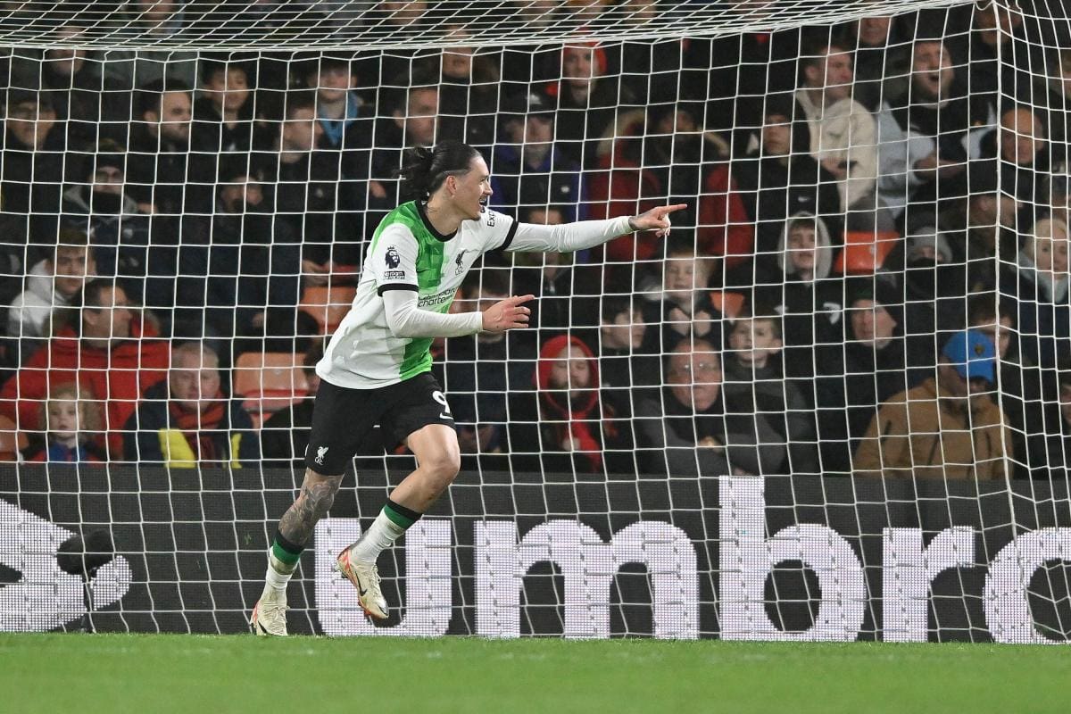 Liverpool golea y se afianza en la cima de la Premier League