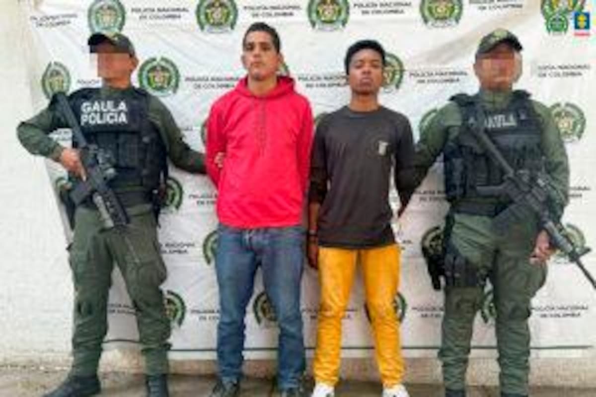 Capturan a dos miembros de las Agc recibiendo dinero de una extorsión