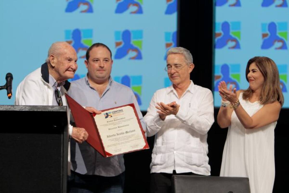 Alberto Araújo Merlano, Fernando Nicolás Araújo Rumié, Álvaro Uribe Vélez y Nubia Estela Martínez. LUIS HERRÁN - EL UNIVERSAL