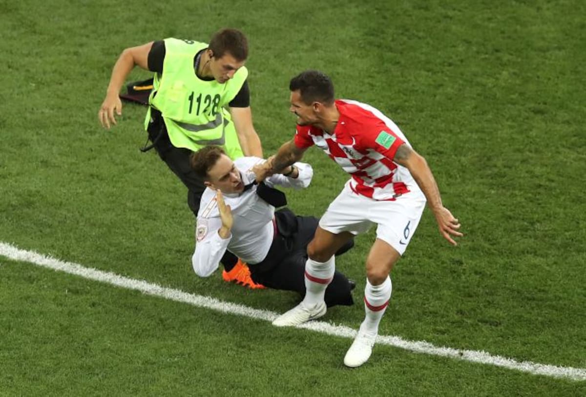 Piotr Verzilov, activista que invadió la cancha en la final del Mundial de Rusia 2018. AP Thanassis Stavrakis