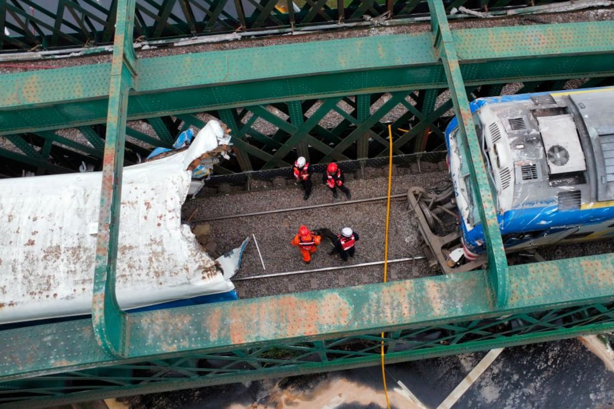 Tren chocó contra locomotora en Argentina: hay 30 personas heridas de gravedad