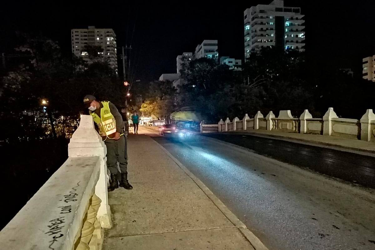 Reportan filtraciones de agua en el puente Jiménez