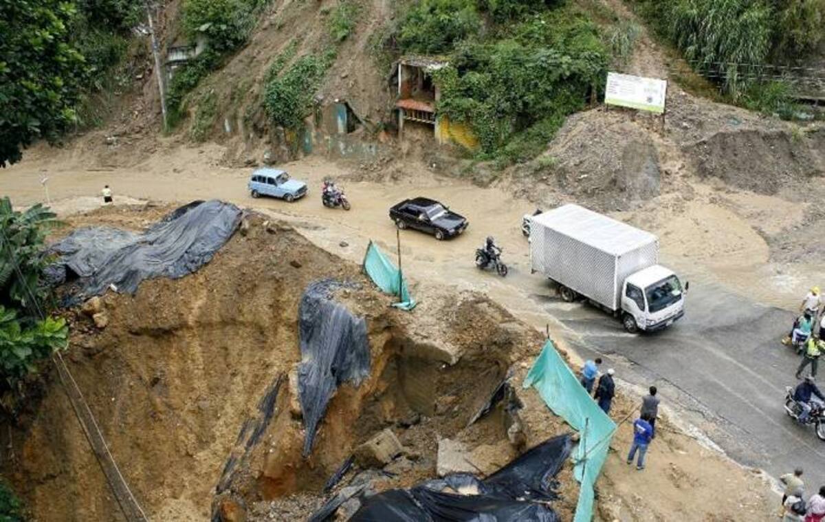 El proyecto presentado en la Cámara de Representantes busca que el recaudo por multas y sancione sea destinado a la reparación de vías. Colprensa