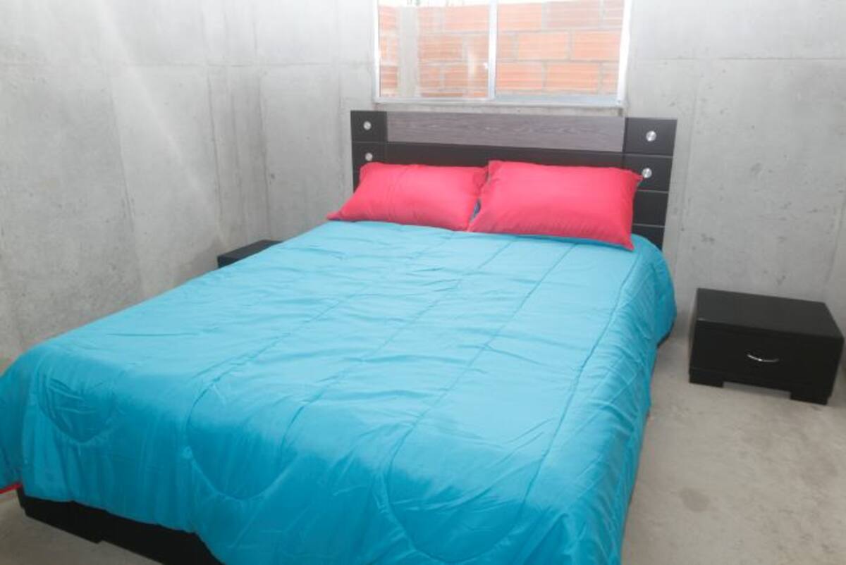 Dos de las casas fueron entregadas amobladas a dos familias. Julio Castaño
