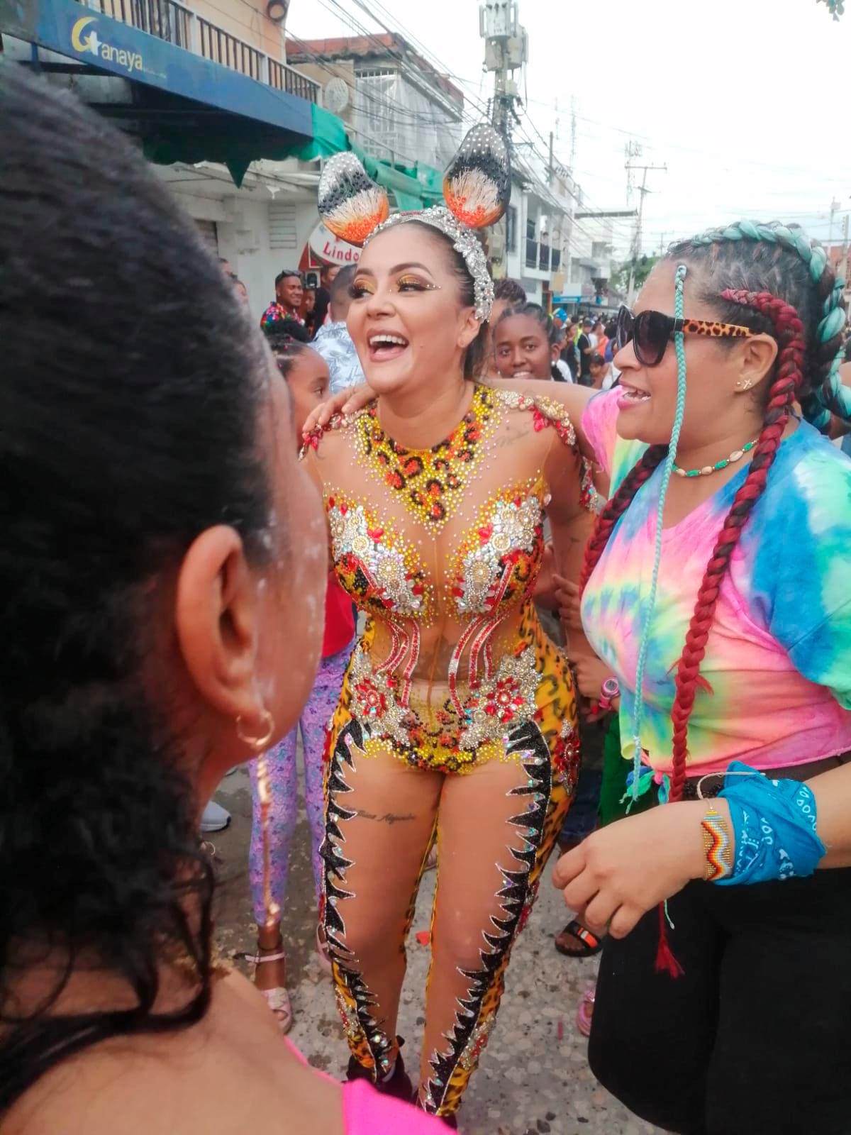 Yirley Reales, influencer de la ciudad, acompañó a sus seguidores en el cabildo. // Foto: Óscar Díaz - El Universal.