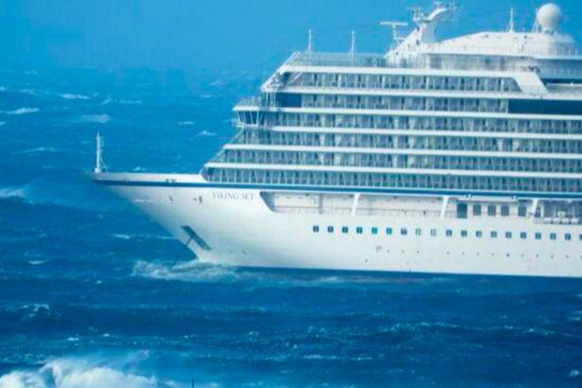 Crucero noruego averiado es remolcado, tras evacuarse a casi 500 pasajeros