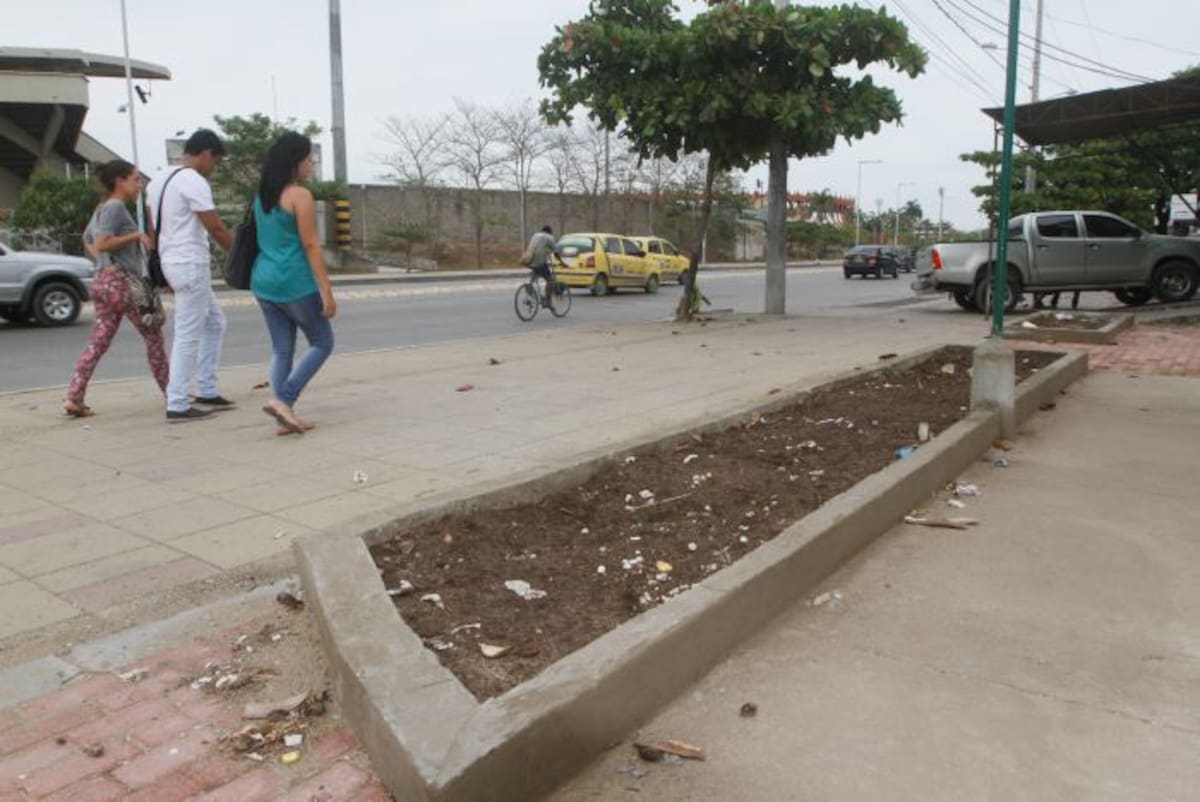 El parque de Escallón Villa está aún sin terminar y no se sabe en qué quedaron las obras. JULIO CASTAÑO - EL UNIVERSAL