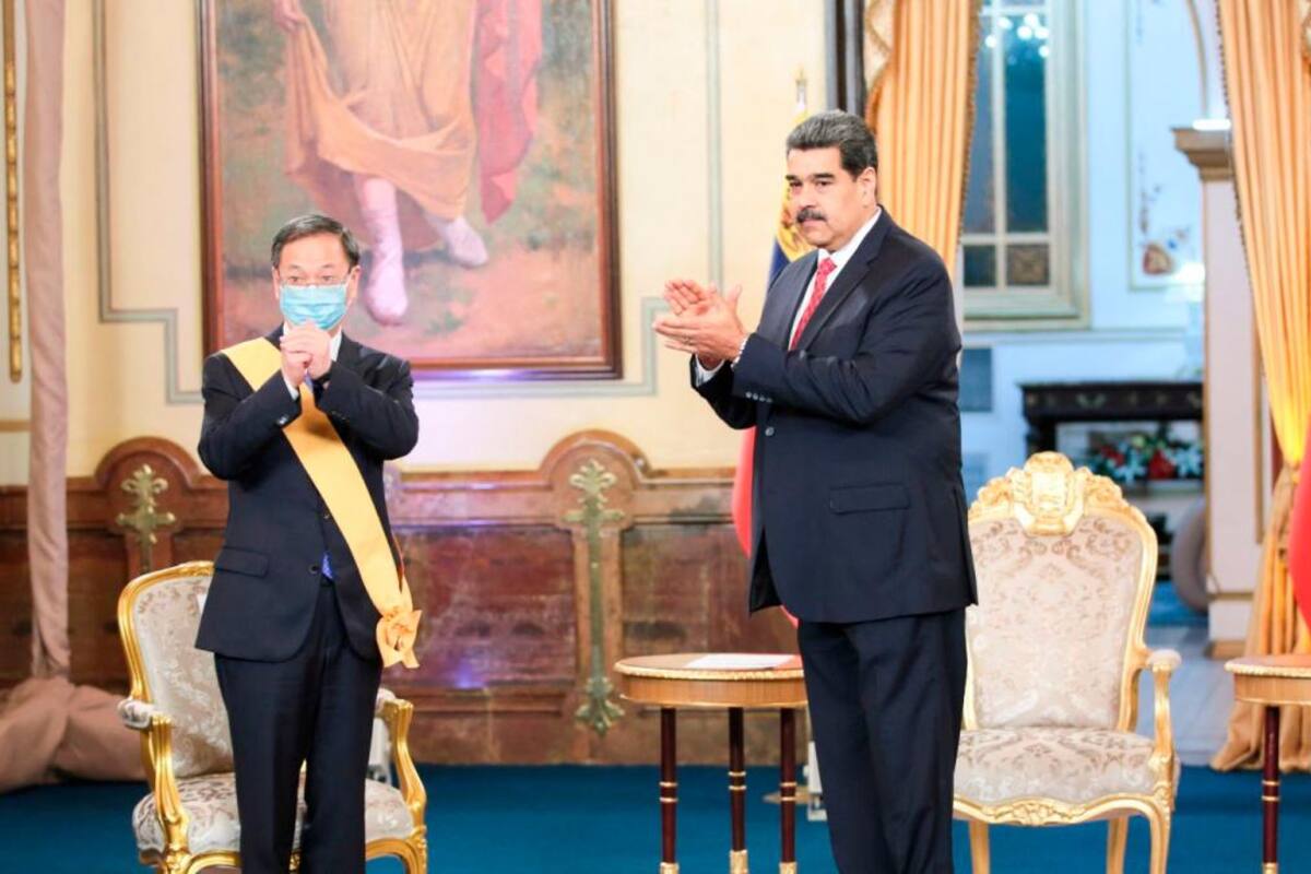 Nicolás Maduro está en China buscando apoyo económico para Venezuela