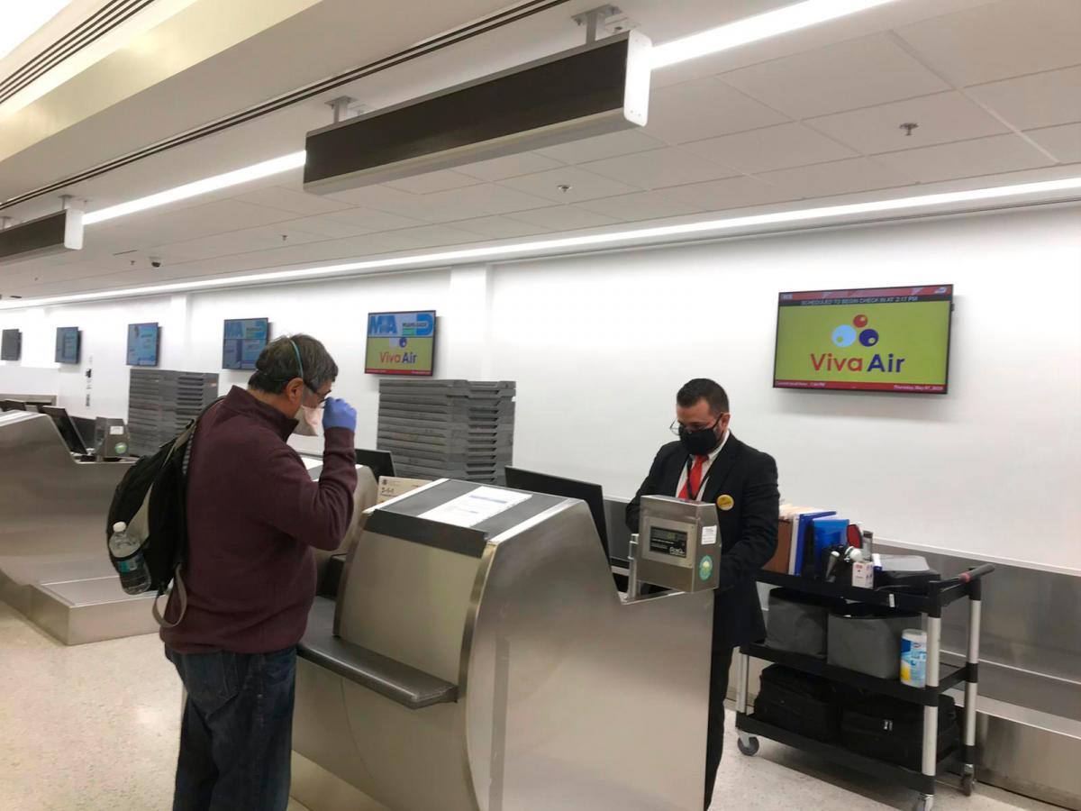 En los counters solo las personas se chequean minutos antes de proceder abordar.