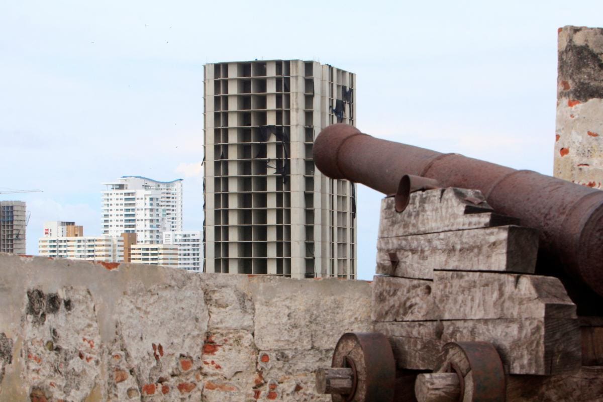 ¡Atención! Jueza ordena demolición total de la torre Aquarela