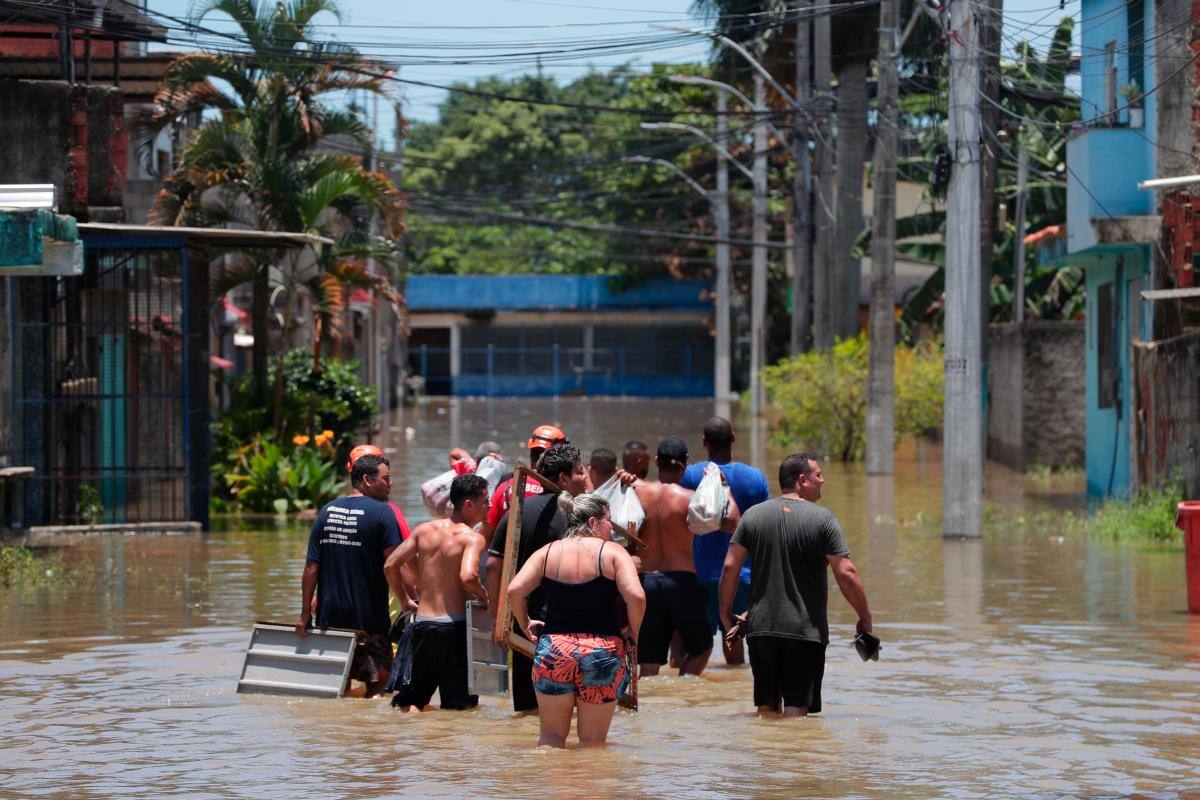 Video: fuertes lluvias dejan al menos 11 fallecidos en Río de Janeiro