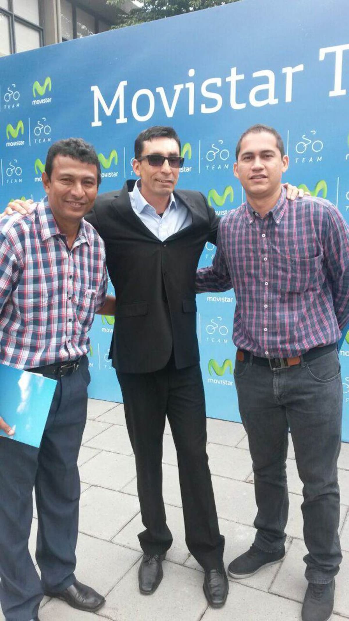 Mauricio Soler, cntro, con los periodistas Ernesto Armenteros, del Universal, y Jairo Navarro, de La Opinión.