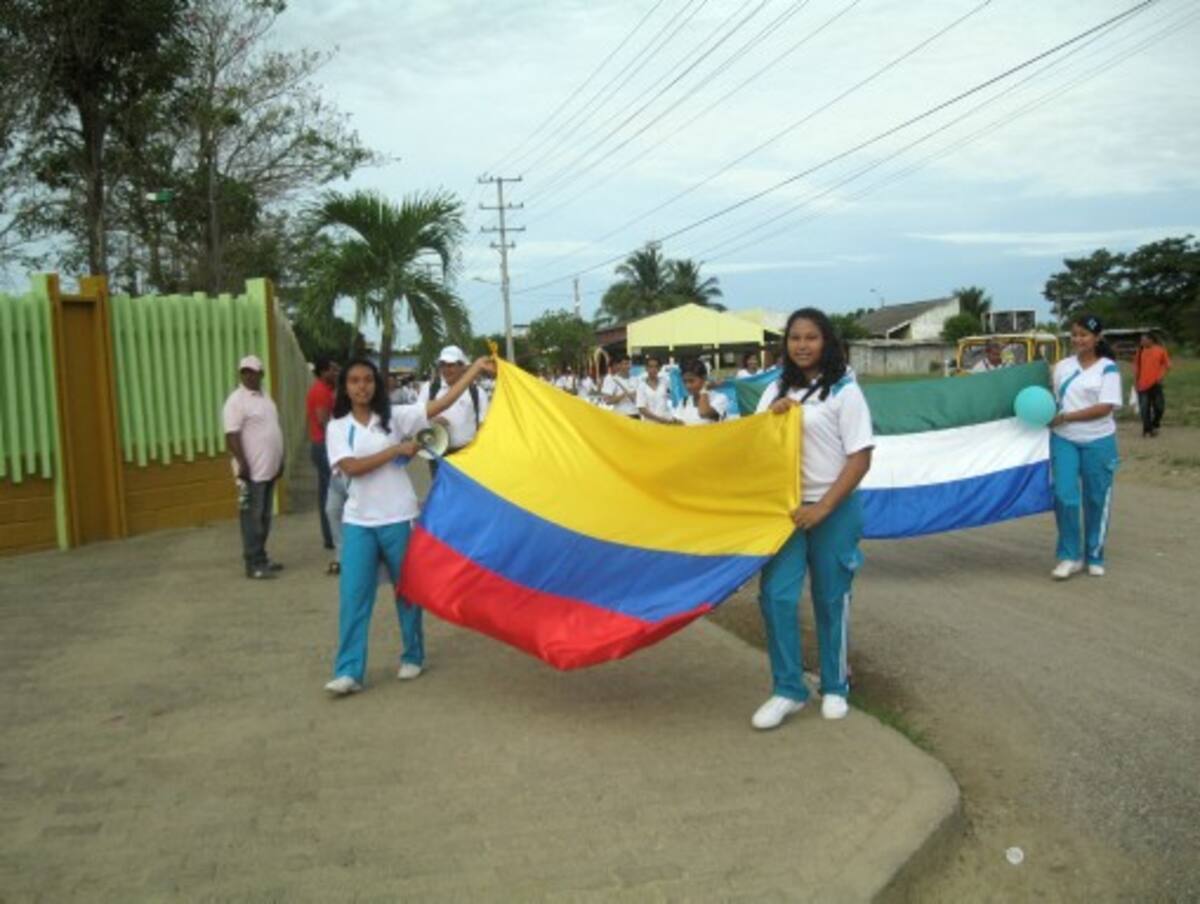 Algunos deportistas durante el acto inaugural desfilaron con la bandera del tricolor nacional, dentro de la jornada inaugural de los juegos.