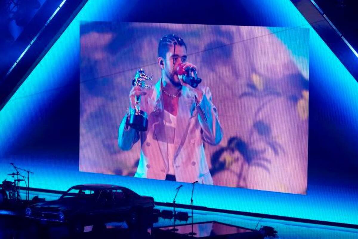 Bad Bunny hizo historia como Artista del Año en premios VMA de MTV