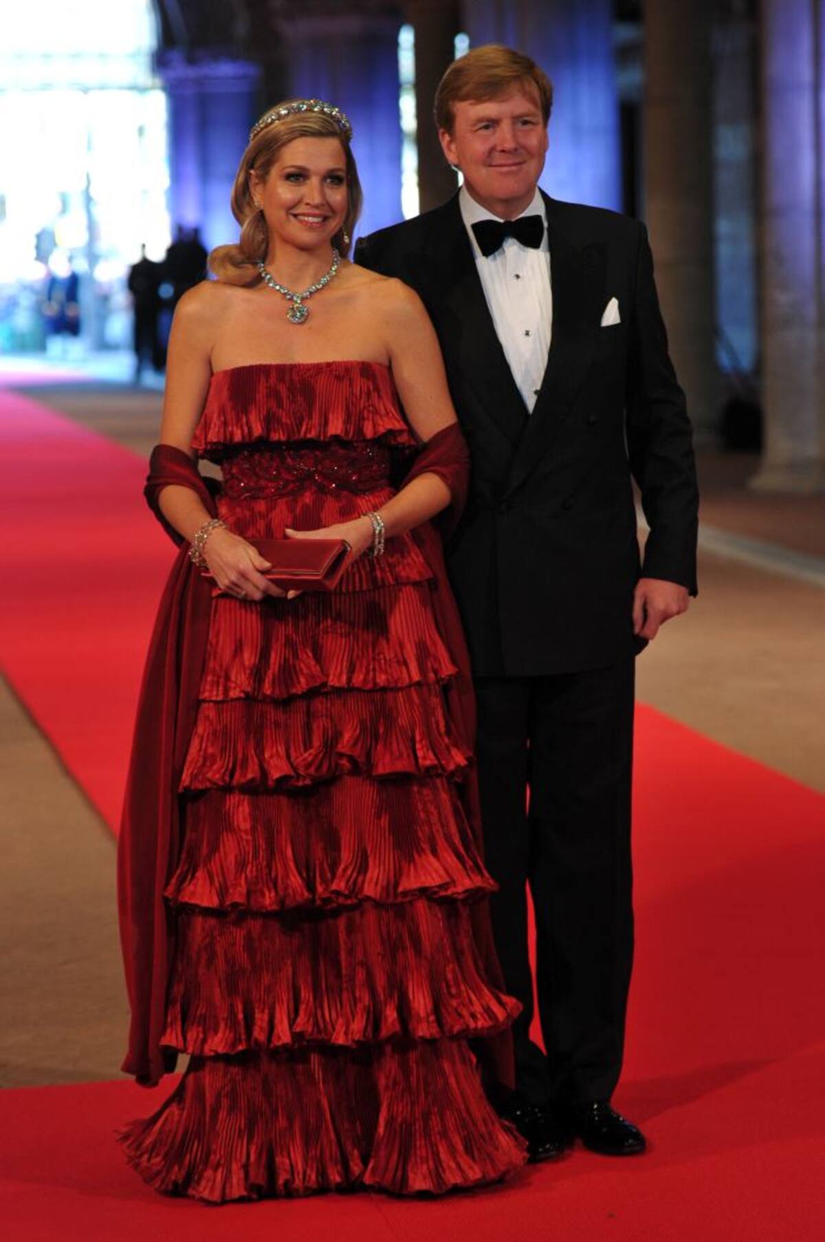 La princesa Máxima descrestó con su vestido rojo de Valentino. AFP