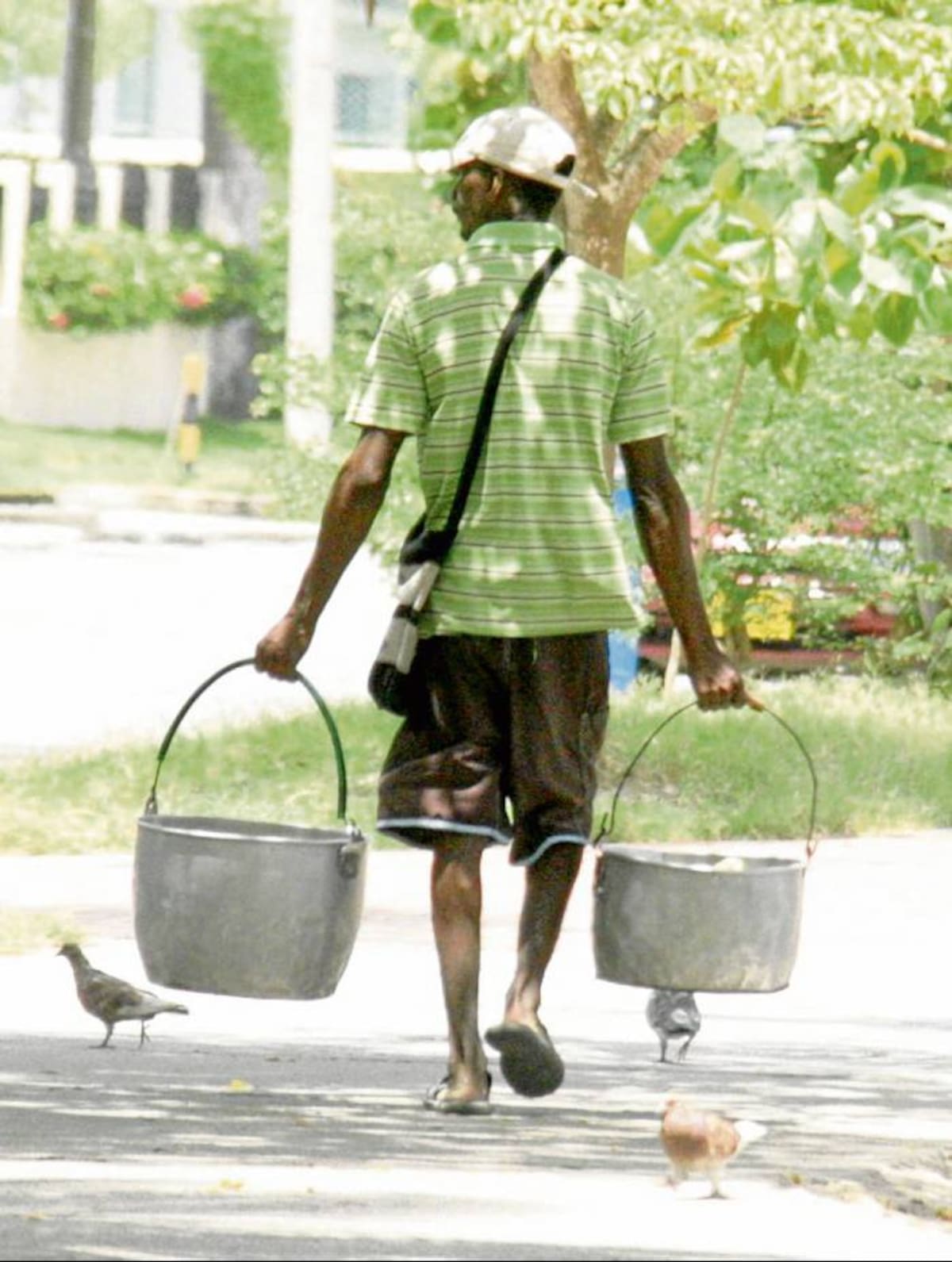 De todas partes llegan personas a Castillogrande para montar sus cocinas en la playa. DAGOBERTO CABARCAS-EL UNIVERSAL