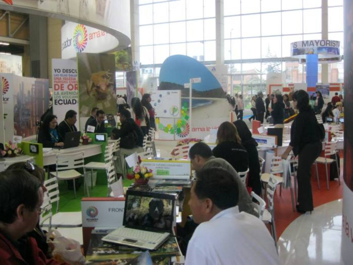 Durante la realización de la feria, los jóvenes presentaron otro proyecto en el que están trabajando. CORTESÍA