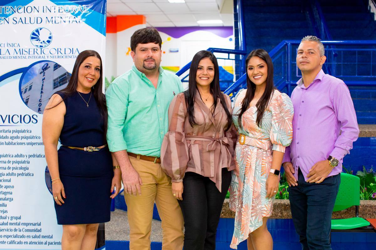 Karen Cepeda, Rafael Blel, Gina Roa, Nadia Saucedo y Emerson Verdugo.