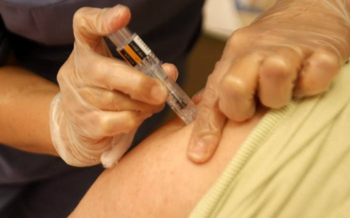 Si usted quiere vacunarse contra la influenza, pregunte en su EPS por este servicio. Colprensa
