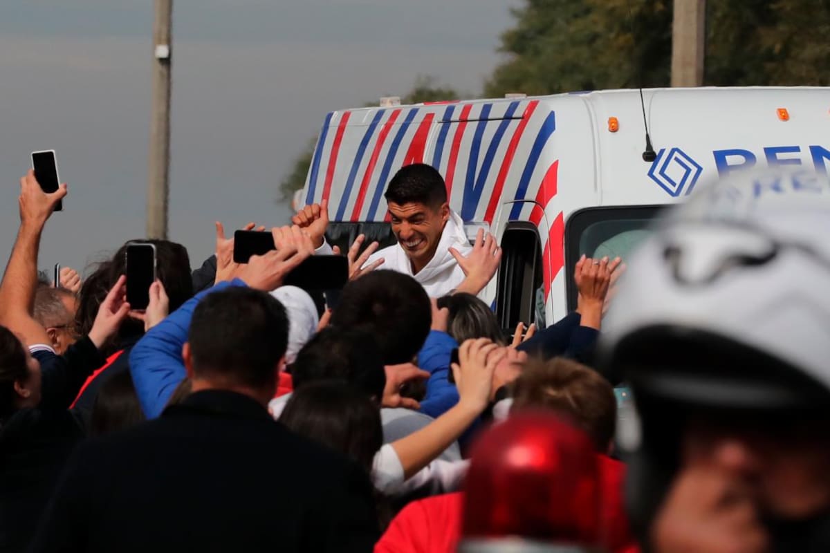 Así fue el recibimiento de Suárez, para ser presentado como nuevo jugador de Nacional