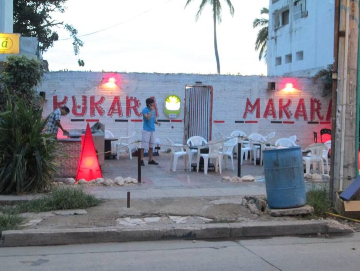 Kukara Makara, establecimiento de comidas rápidas en El Laguito. Al fondo, lado derecho, la Tienda La Glorieta. PEDRO TORRES, GENTE BAHÍA – EL UNIVERSAL