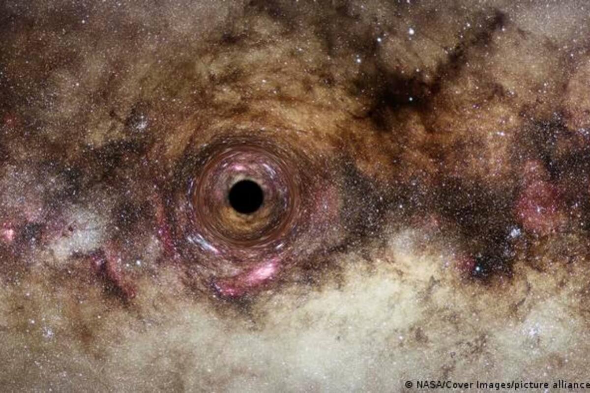 Hallan agujero negro tan grande que el Sol parecería un piojo a su lado