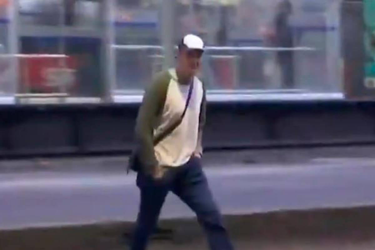 Periodista y camarógrafo de RCN TV amedrentados a cuchillo por un colado en Transmilenio