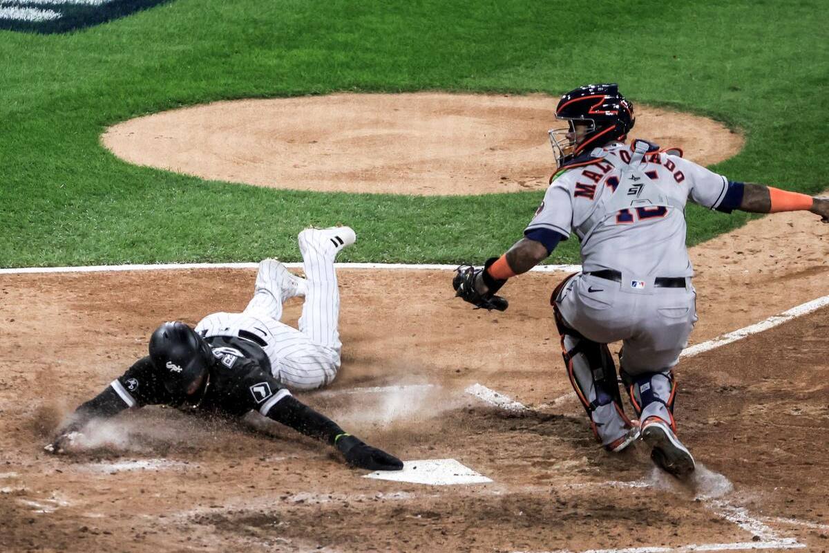 Medias Blancas despiertan ante Astros y siguen vivos