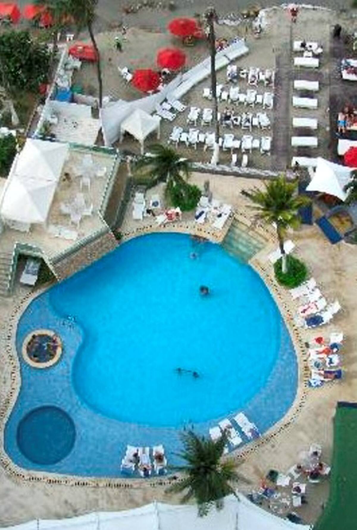 La Fiscalía señala que sobre el terreno en discusión está construida parte de la pisci-na, entre otras áreas del Hotel Dann. Foto tomada pagina web Hotel Dann.