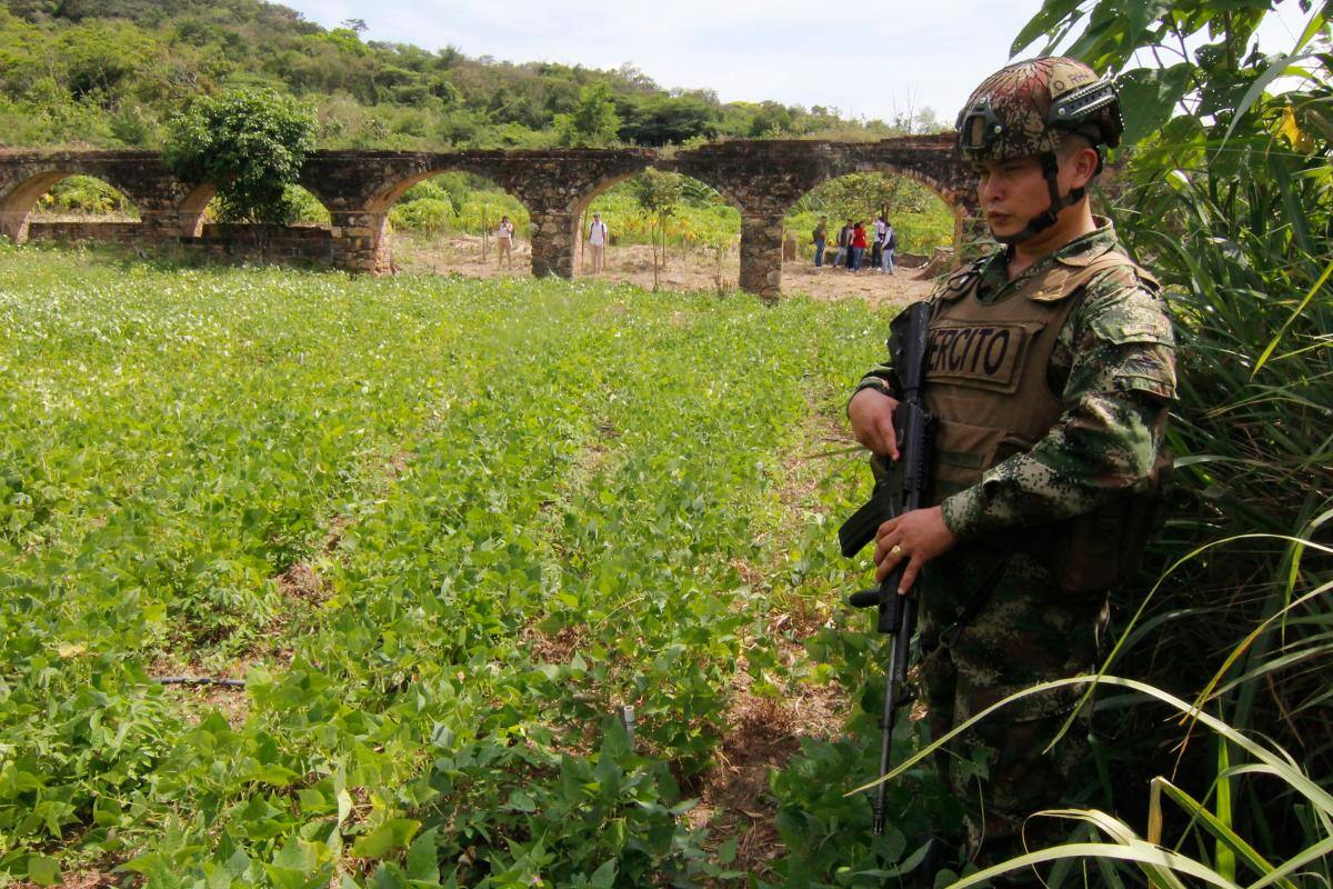 Ejército destruye artefacto explosivo que estaba cerca de colegio