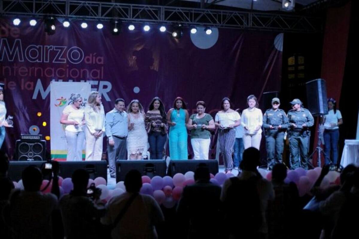 Los actos conmemorativos por el Día de la mujer finalizaron en un evento realizado en la Plaza de la Aduana. Cortesía.