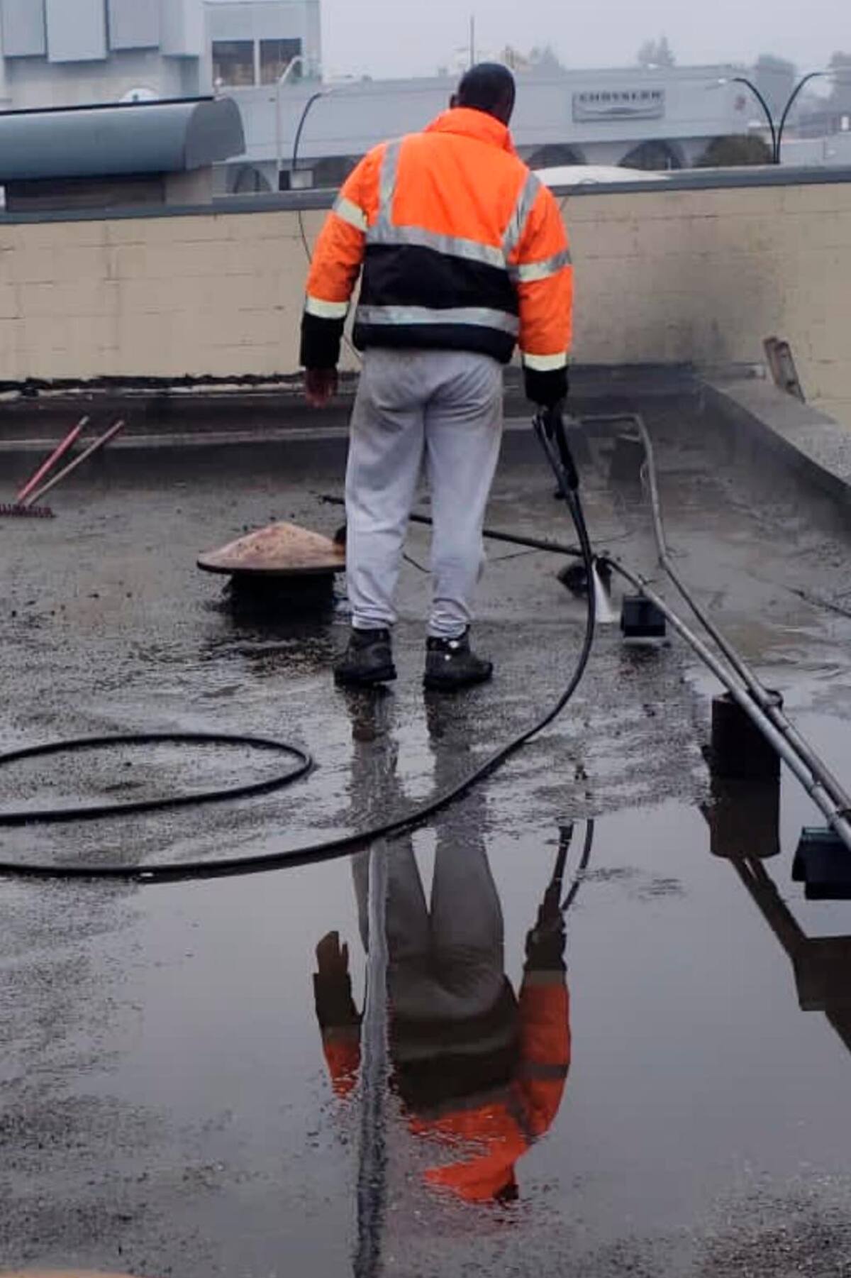 El valor de los trabajos de reparación de goteras en negocios inicia en 500 dólares, unos 2.400.000 pesos. //Cortesía