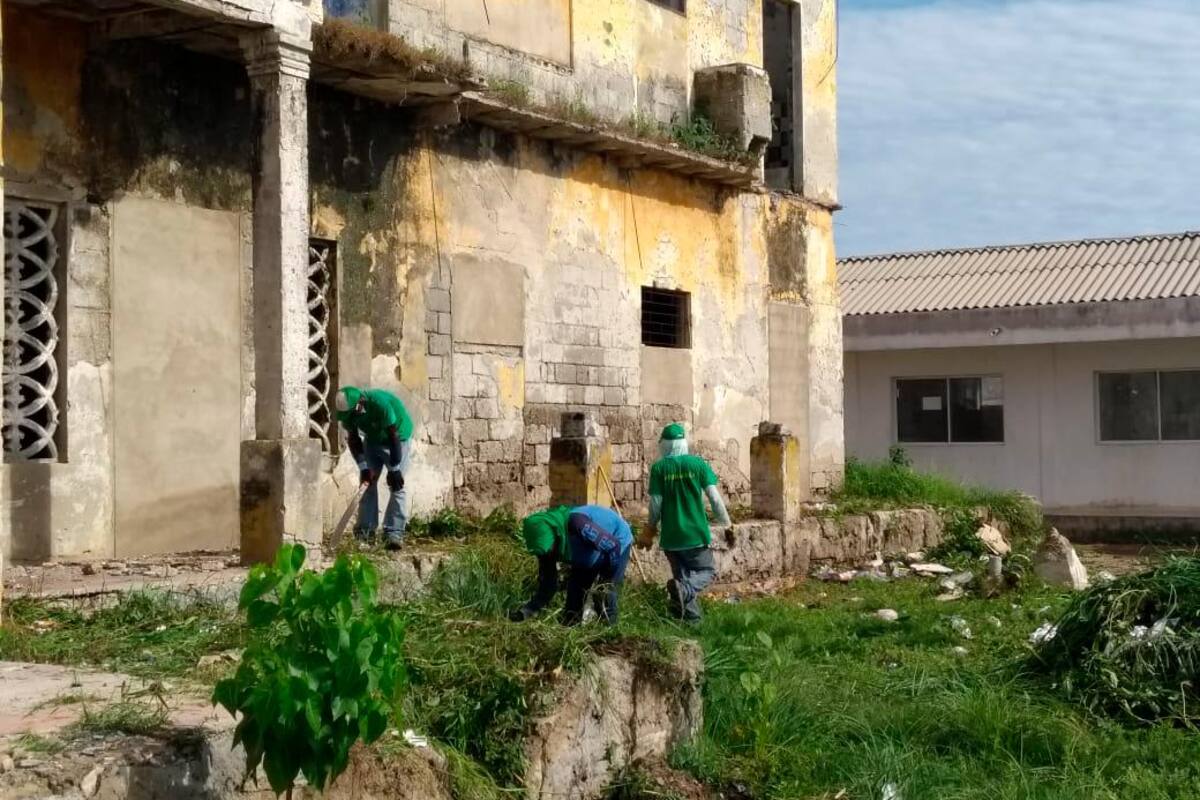 Limpieza y poda en el leprario de Caño del Loro