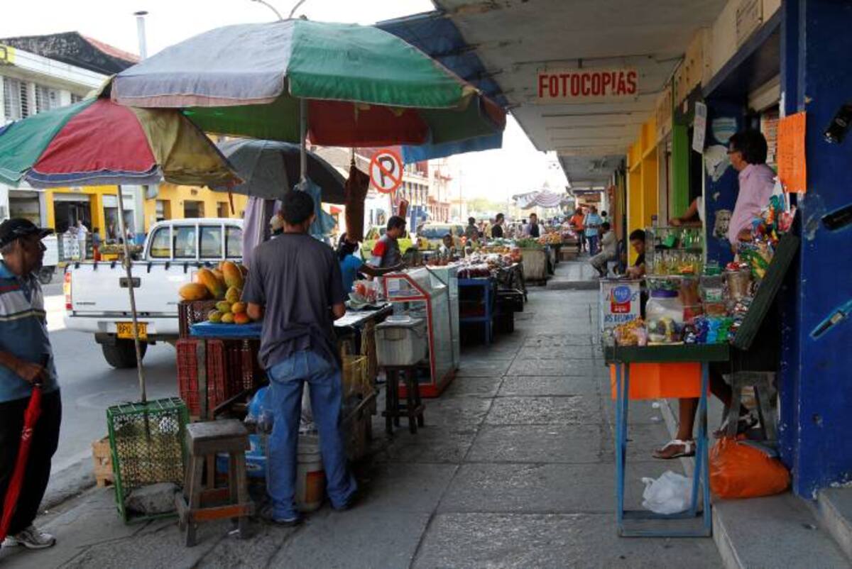 El Distrito solo entregará compensaciones a los 115 vendedores de la Avenida Daniel Lemaitre que están cobijados por la confianza legítima. El resto de comerciantes serán retirados en operativos que se realizarán con apoyo de la Policía. AROLDO MESTE ALCÁNTARA - EL UNIVERSAL