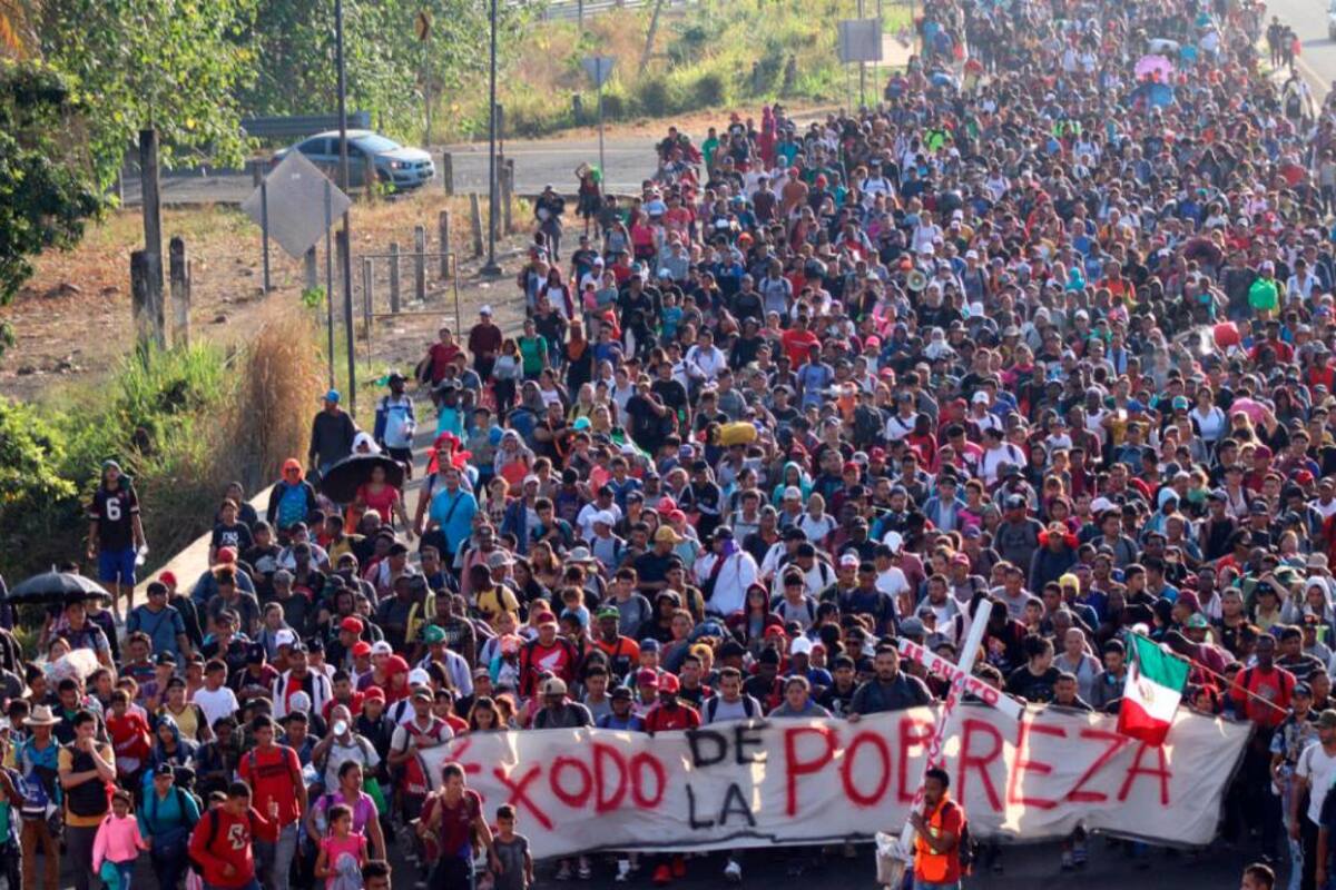 Caravana migrante de 10 mil personas cruza México rumbo a EE. UU.